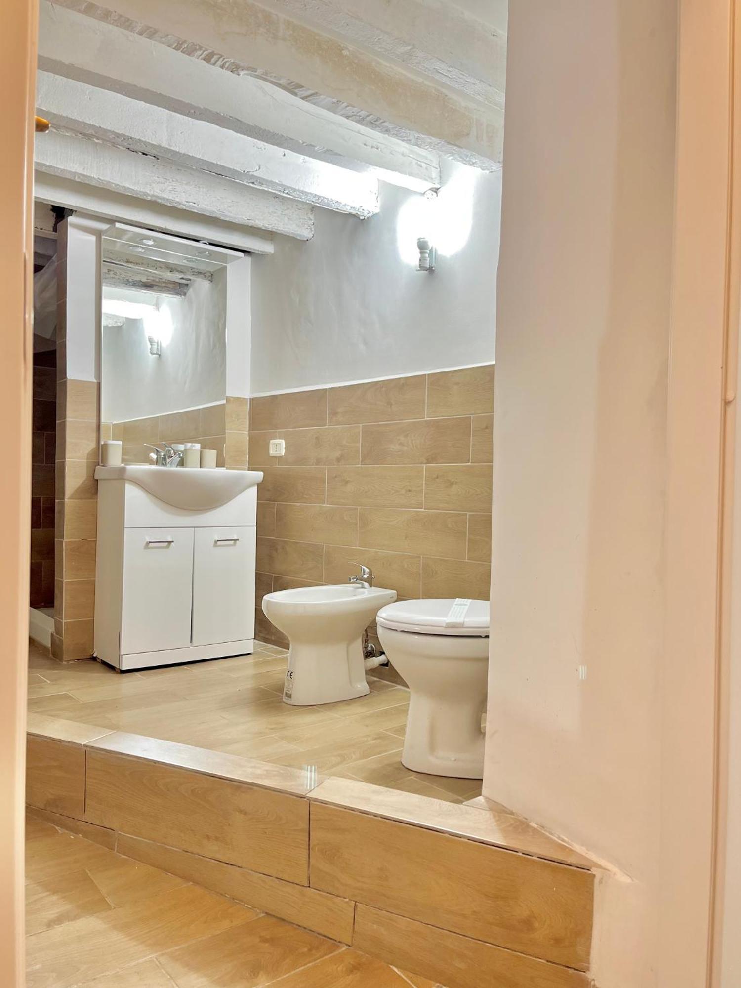 Genova Centro Affittacamere- Bagno In Comune Екстер'єр фото