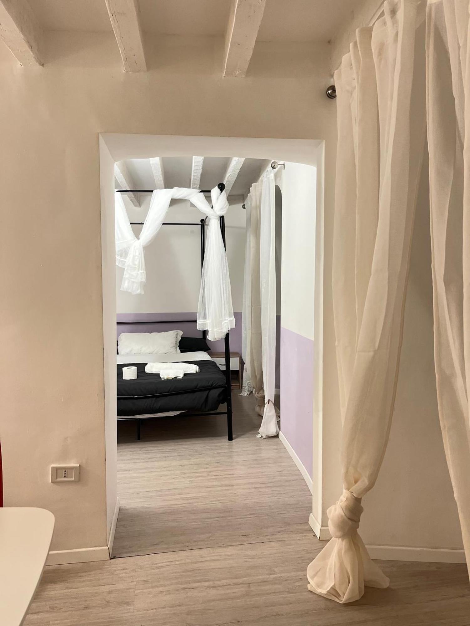 Genova Centro Affittacamere- Bagno In Comune Екстер'єр фото